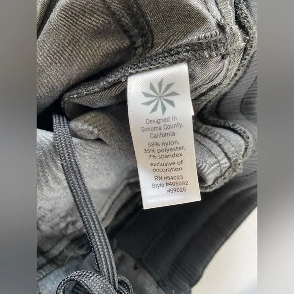 Athleta women’s cargo style pants  size 12 EUC - Picture 11 of 13